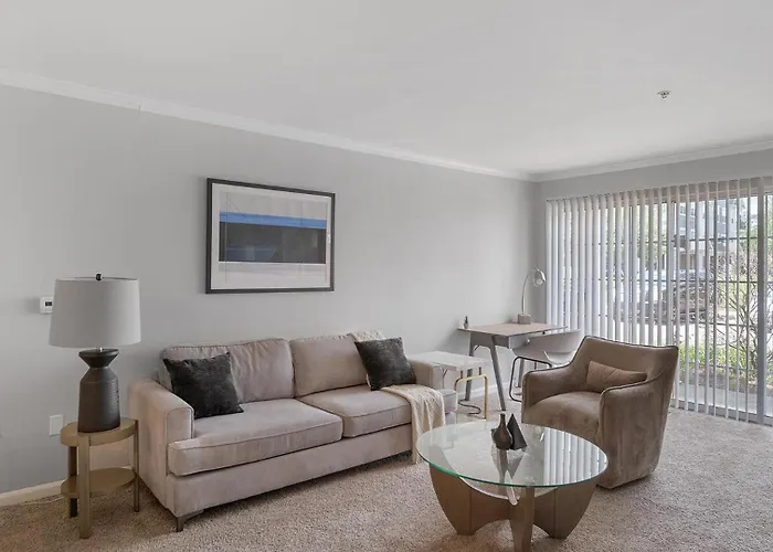 Landing Incredible 1bd Tennis Court Gym Apartment West Dundee