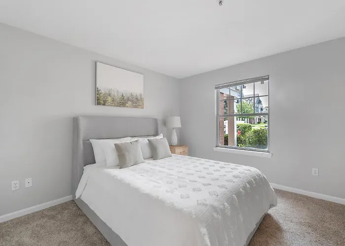 Landing Incredible 1bd Tennis Court Gym Apartment West Dundee