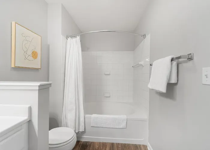 Landing Incredible 1bd Tennis Court Gym * West Dundee
