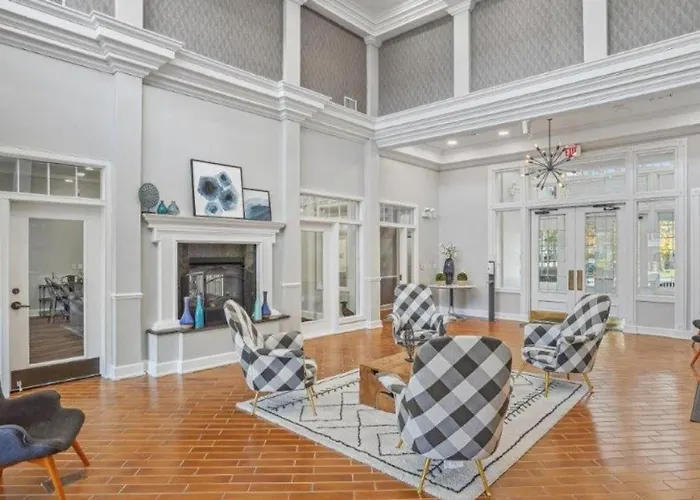 Landing Incredible 1bd Tennis Court Gym Apartment West Dundee