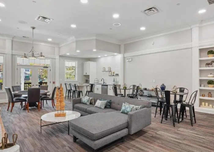 Landing Incredible 1bd Tennis Court Gym Apartment