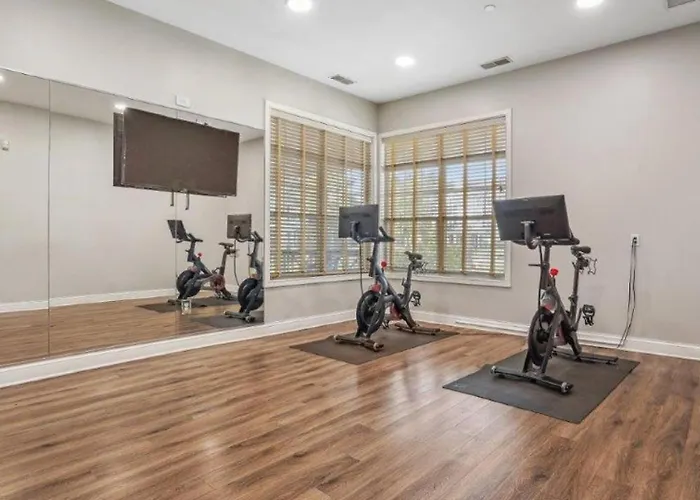 Landing Incredible 1bd Tennis Court Gym