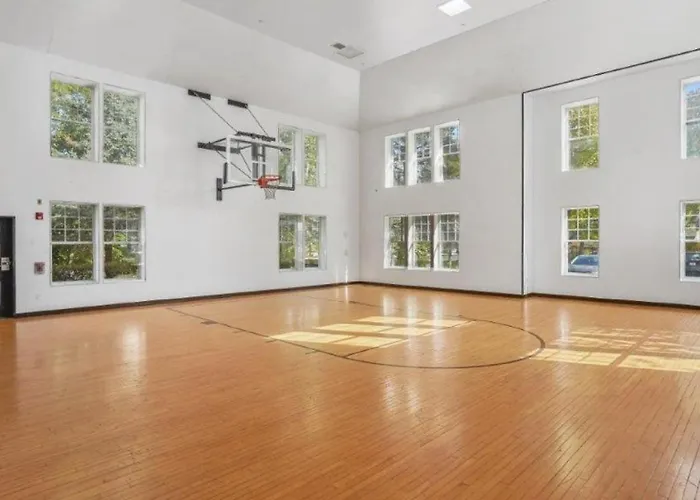 Landing Incredible 1bd Tennis Court Gym Apartment West Dundee