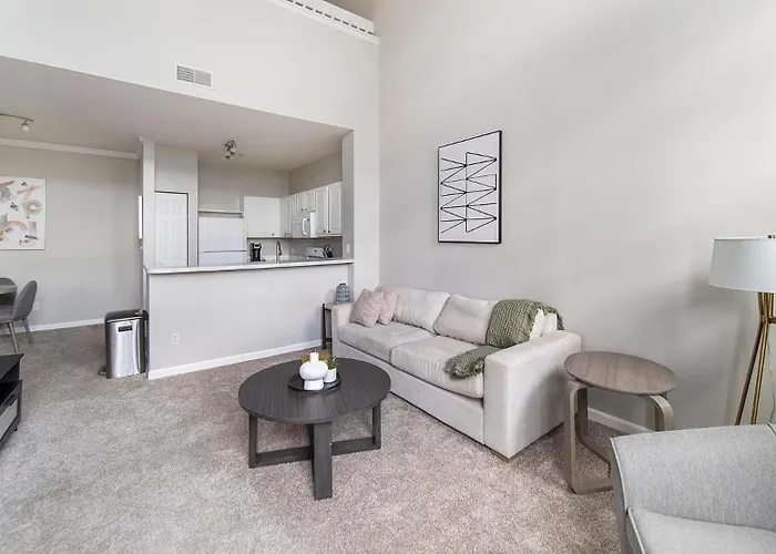 Landing Incredible 1bd Tennis Court Gym Apartment *