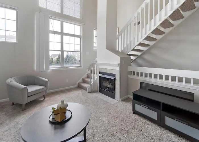 Landing Incredible 1bd Tennis Court Gym Apartment