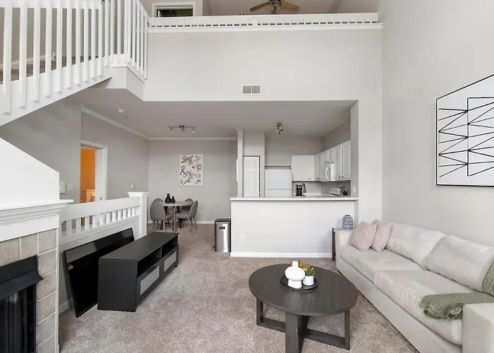 Landing Incredible 1bd Tennis Court Gym Apartment *