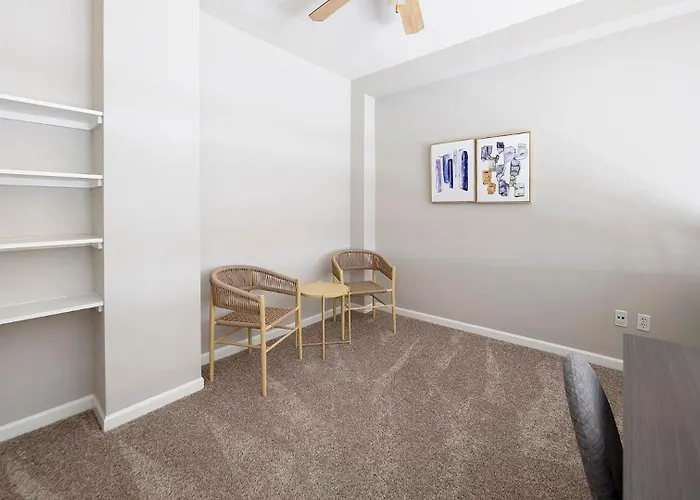 Landing Incredible 1bd Tennis Court Gym Apartment West Dundee