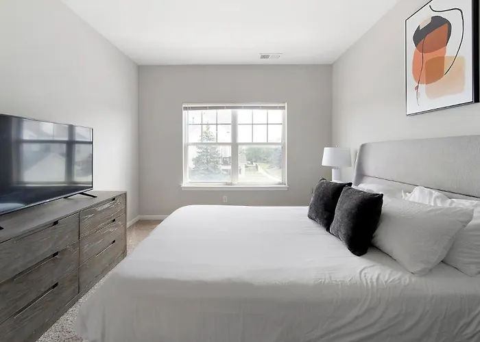 Landing Incredible 1bd Tennis Court Gym Apartment