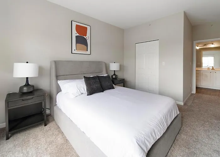 Landing Incredible 1bd Tennis Court Gym