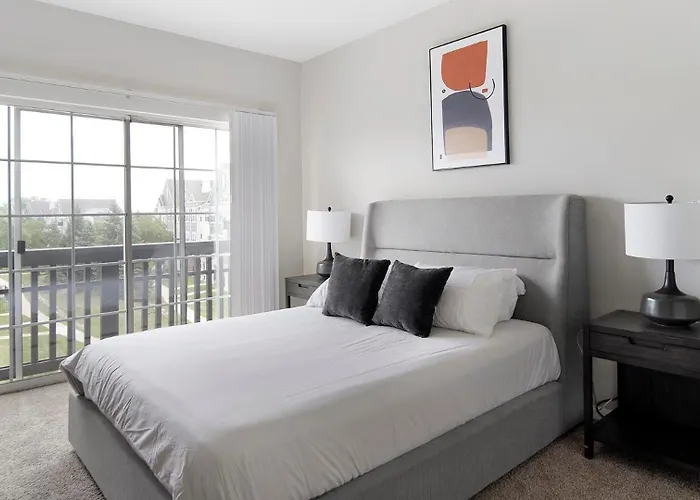 Landing Incredible 1bd Tennis Court Gym *